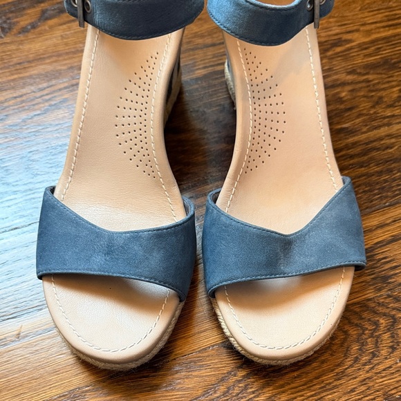 UGG Navy and Tan Wedge Sandals - Picture 6 of 10